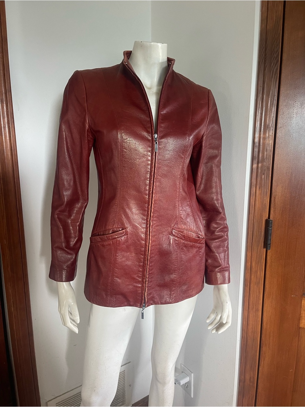 VINTAGE Danier Women's Burgundy Leather Zip Jacket